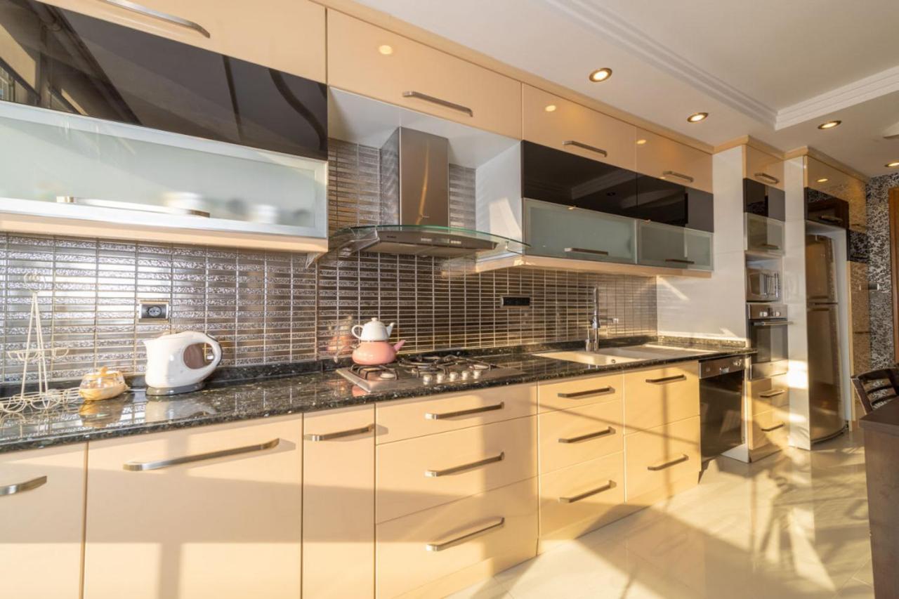Lovely Flat With Sea View Near Beach In Muratpasa Antalya Buitenkant foto